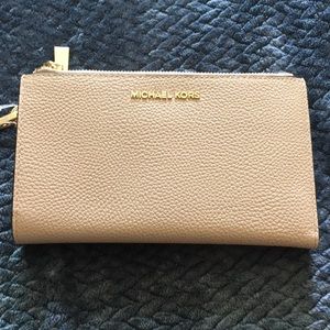 NWT Michael kors wristlet